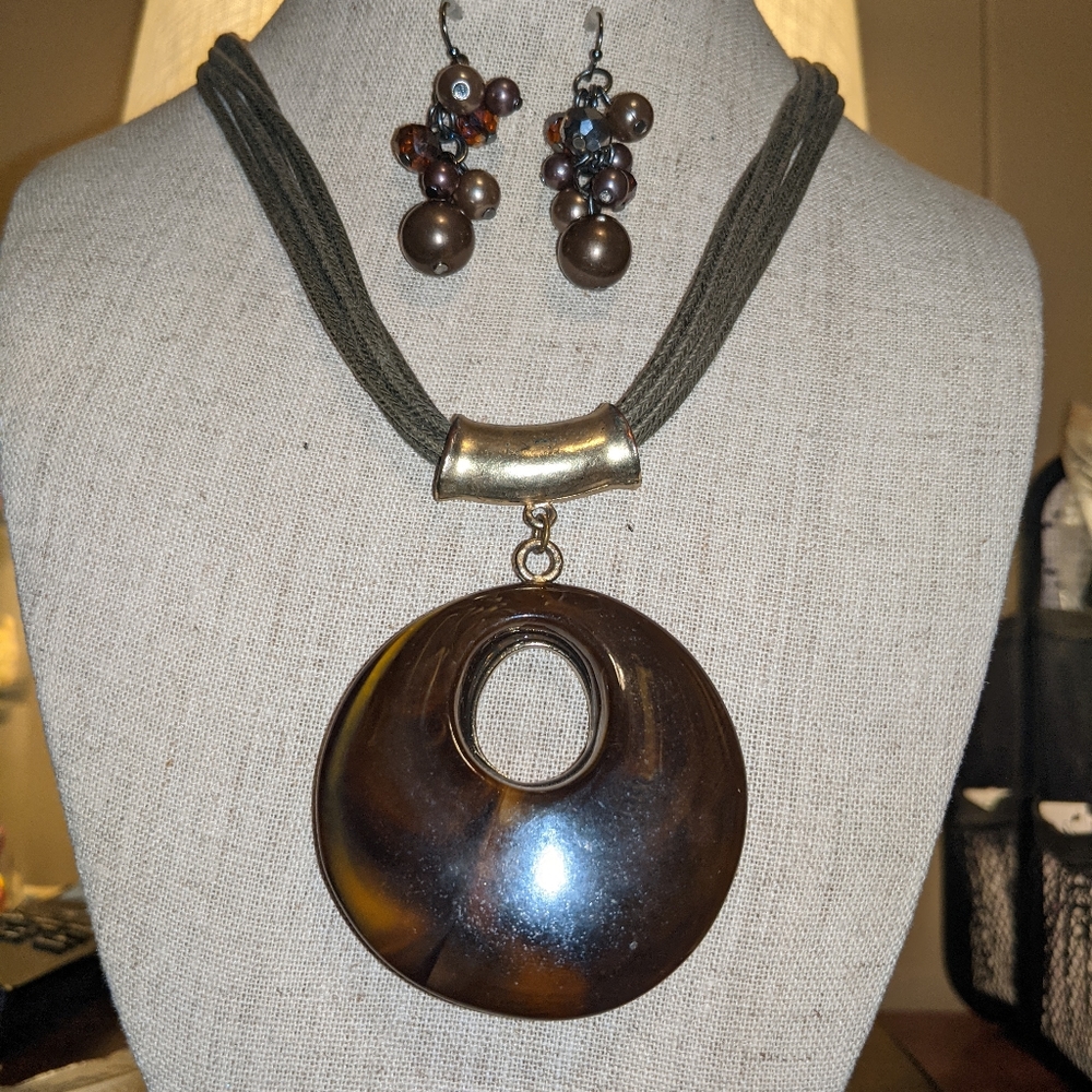 Tortoise Jewelry Set - Picture 2 of 4
